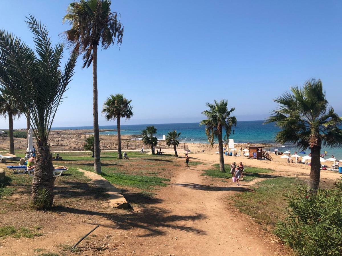 Royal Seacrest Apartment Paphos ภายนอก รูปภาพ