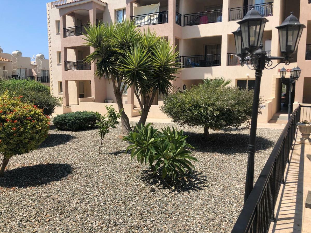 Royal Seacrest Apartment Paphos ภายนอก รูปภาพ