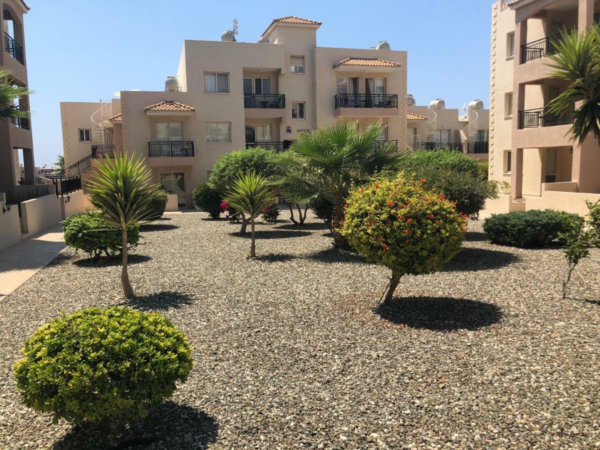 Royal Seacrest Apartment Paphos ภายนอก รูปภาพ