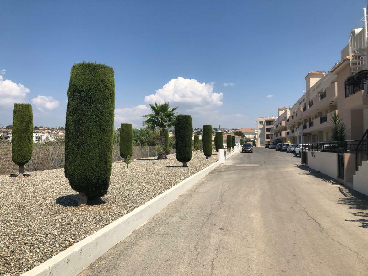 Royal Seacrest Apartment Paphos ภายนอก รูปภาพ