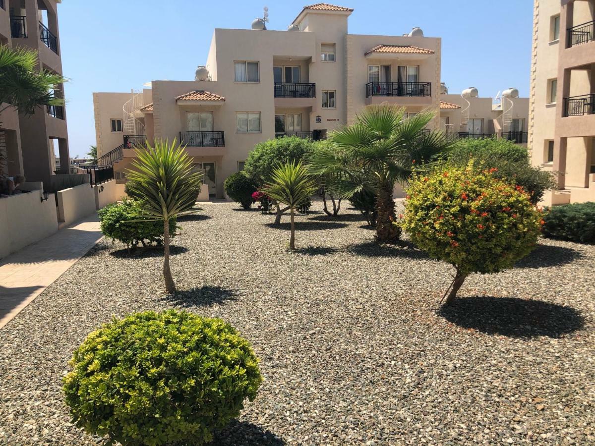Royal Seacrest Apartment Paphos ภายนอก รูปภาพ