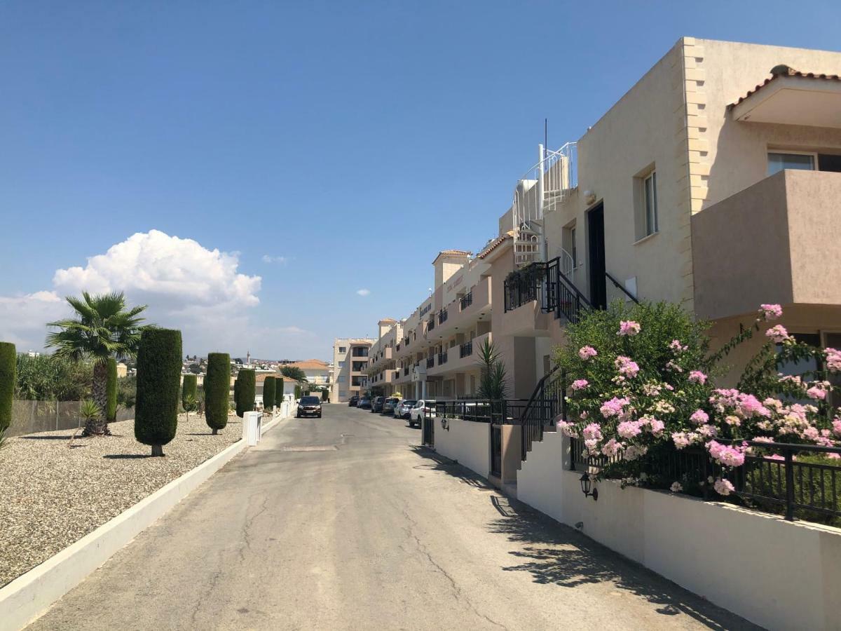 Royal Seacrest Apartment Paphos ภายนอก รูปภาพ