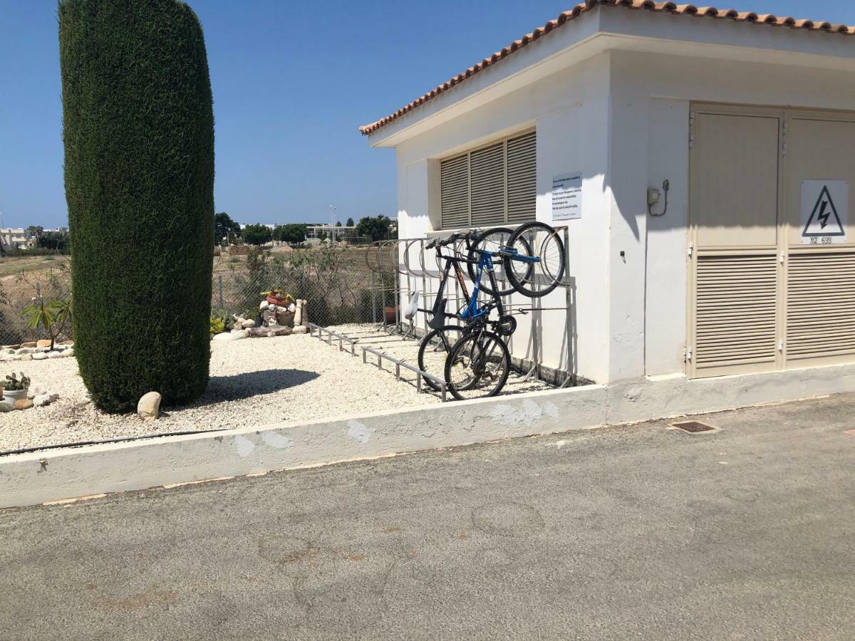 Royal Seacrest Apartment Paphos ภายนอก รูปภาพ