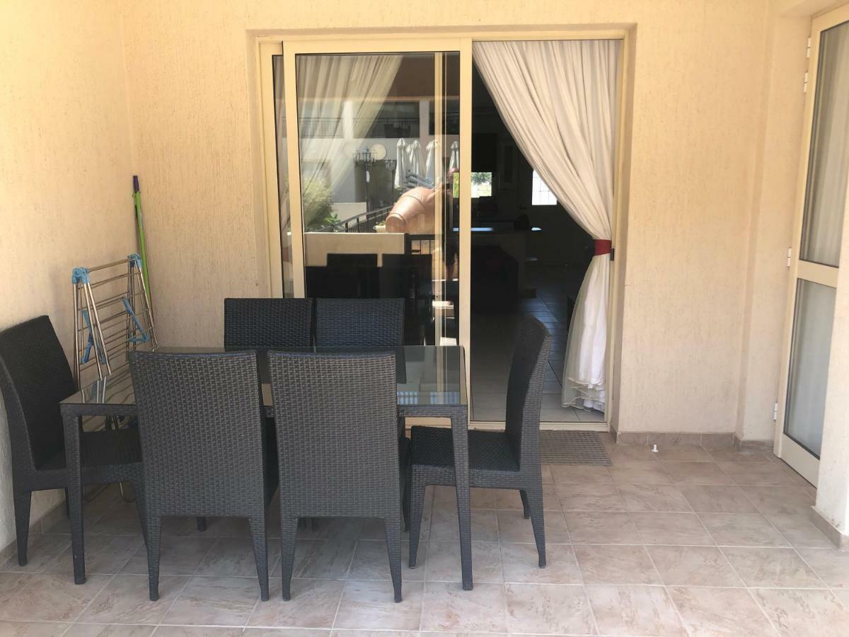 Royal Seacrest Apartment Paphos ภายนอก รูปภาพ