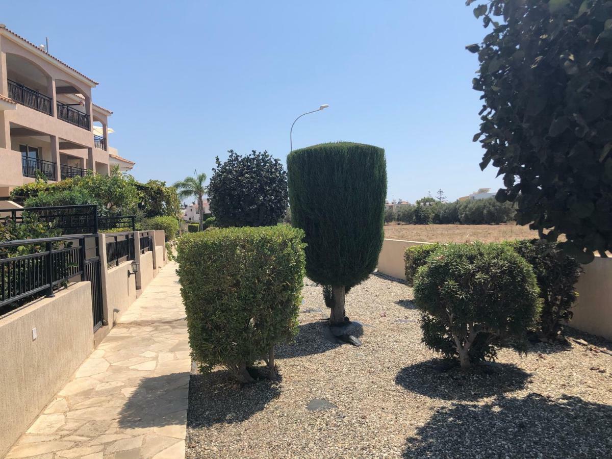 Royal Seacrest Apartment Paphos ภายนอก รูปภาพ