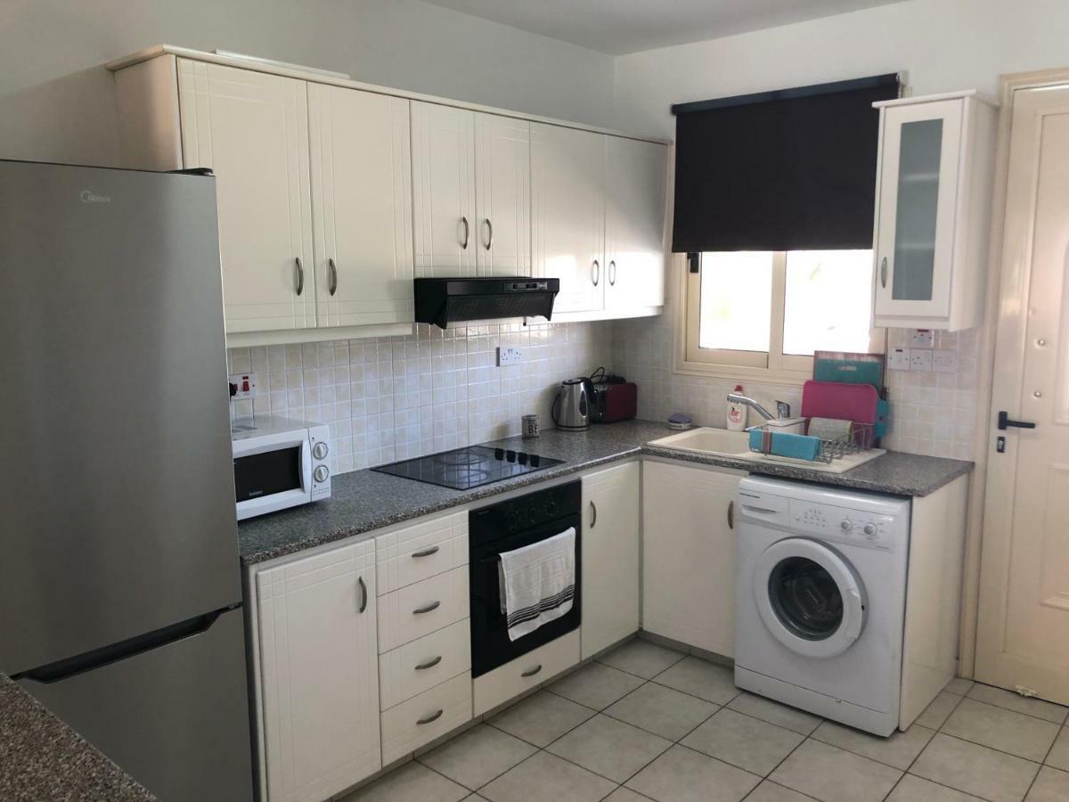 Royal Seacrest Apartment Paphos ภายนอก รูปภาพ