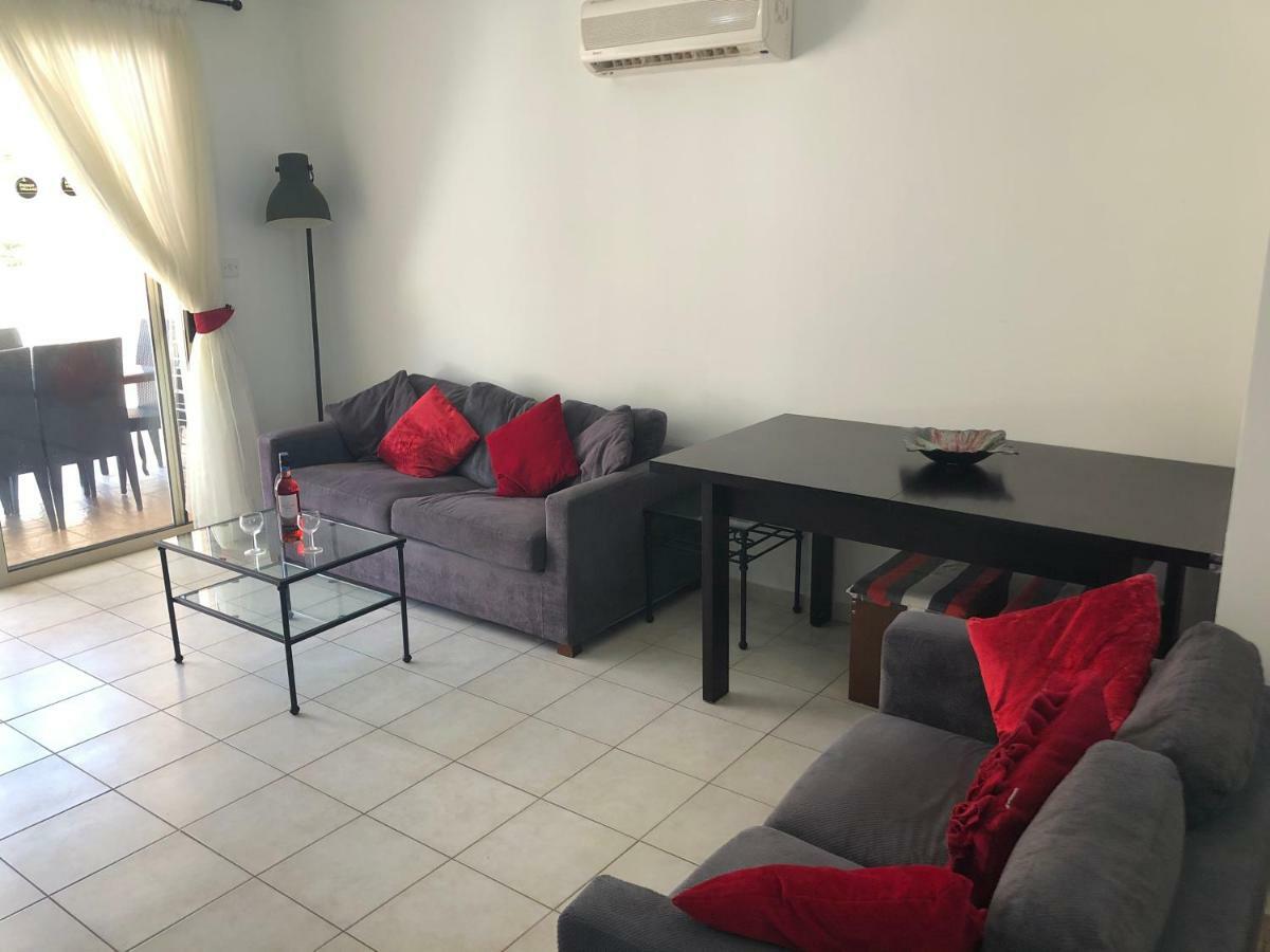 Royal Seacrest Apartment Paphos ภายนอก รูปภาพ