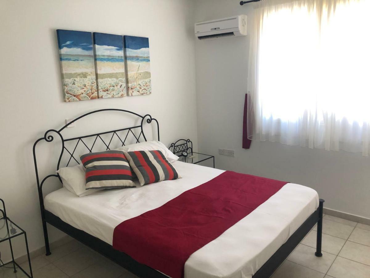 Royal Seacrest Apartment Paphos ภายนอก รูปภาพ