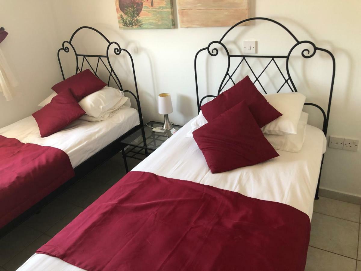 Royal Seacrest Apartment Paphos ภายนอก รูปภาพ