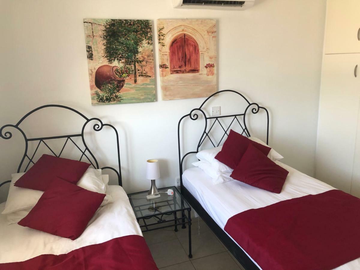 Royal Seacrest Apartment Paphos ภายนอก รูปภาพ