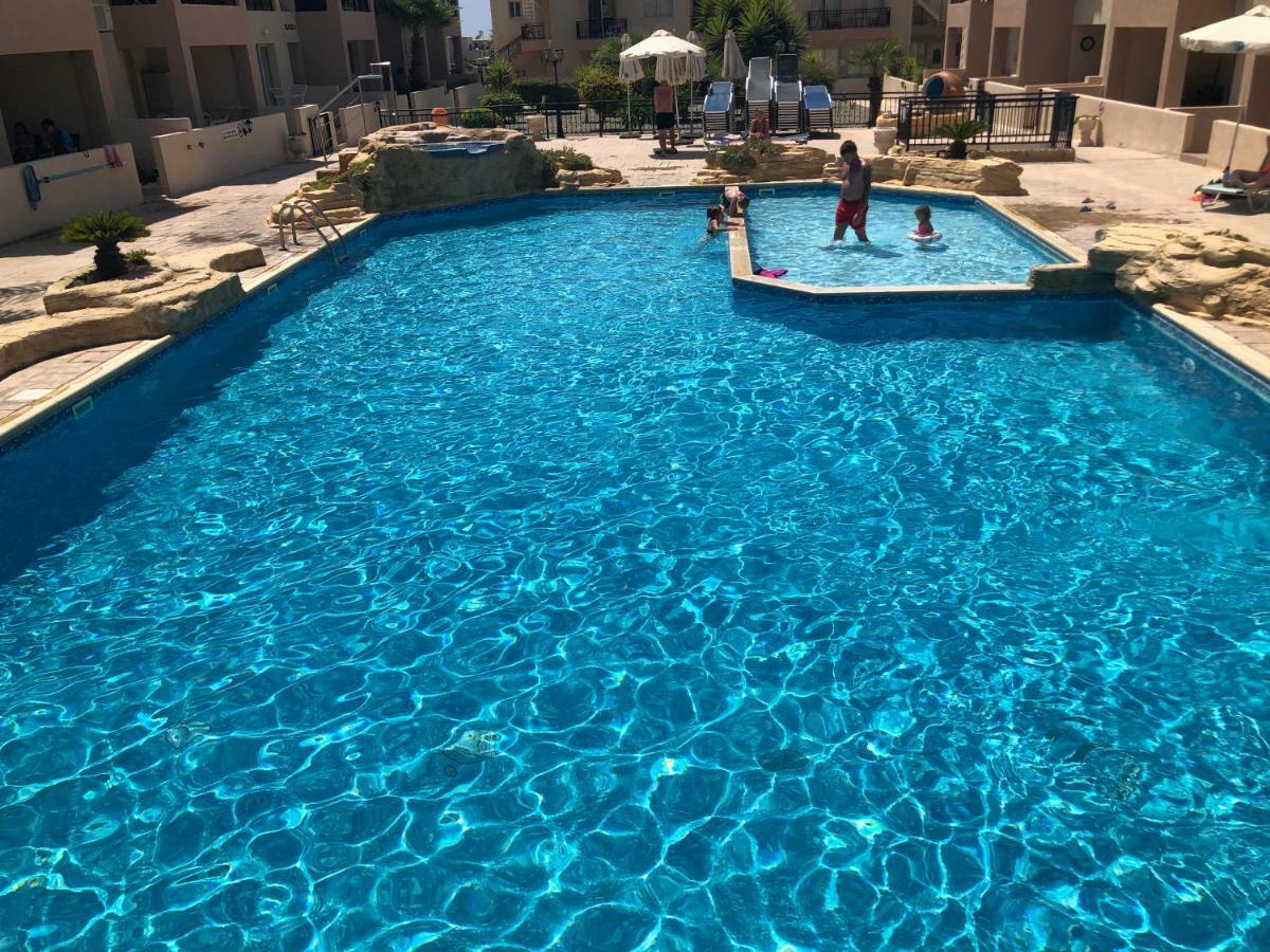 Royal Seacrest Apartment Paphos ภายนอก รูปภาพ