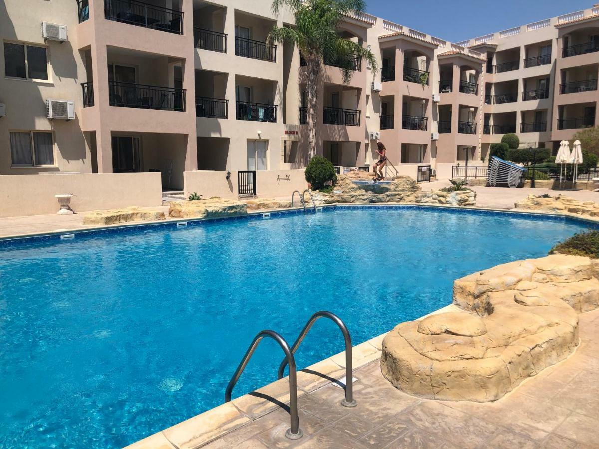 Royal Seacrest Apartment Paphos ภายนอก รูปภาพ