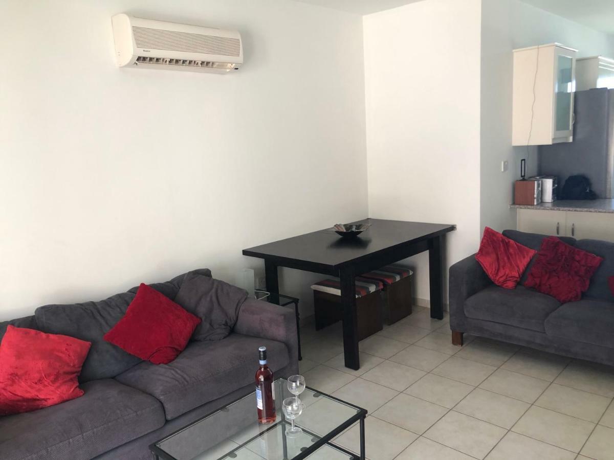 Royal Seacrest Apartment Paphos ภายนอก รูปภาพ