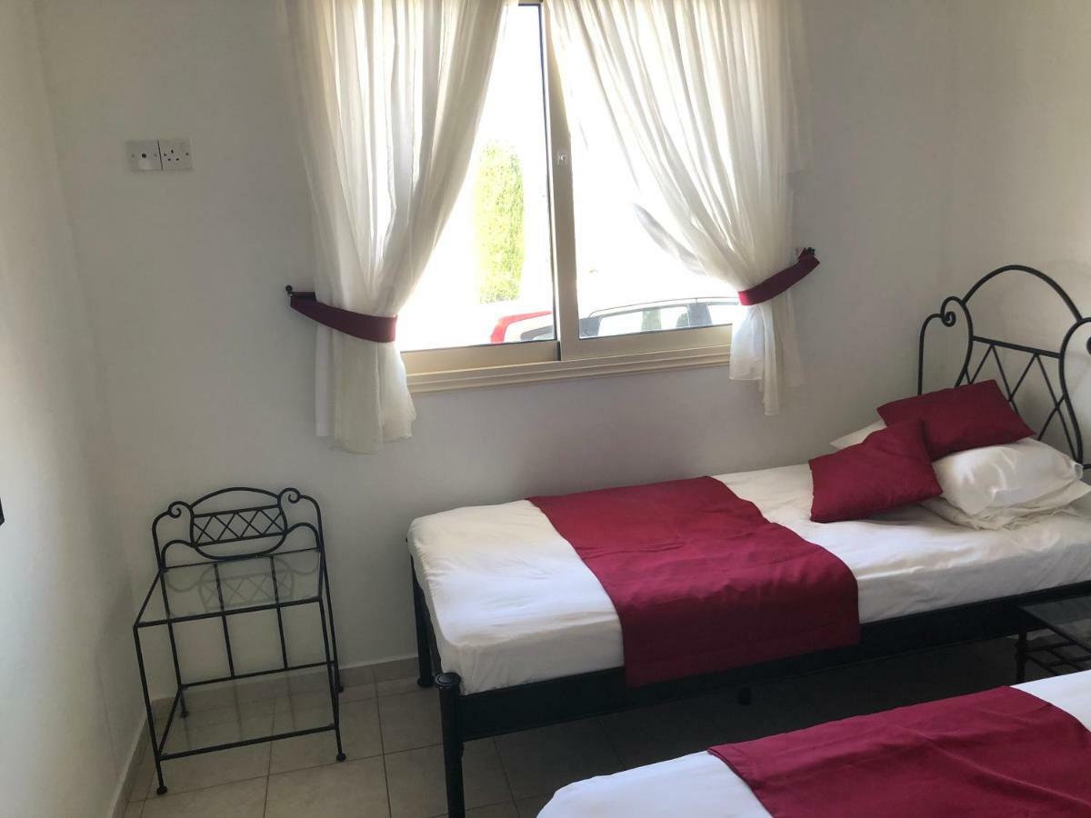 Royal Seacrest Apartment Paphos ภายนอก รูปภาพ