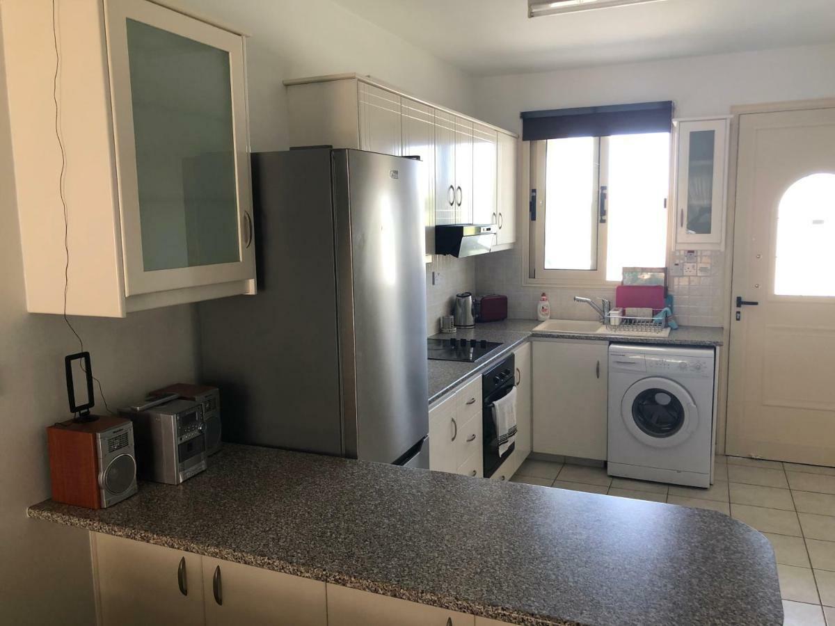 Royal Seacrest Apartment Paphos ภายนอก รูปภาพ