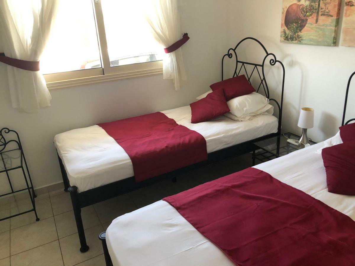 Royal Seacrest Apartment Paphos ภายนอก รูปภาพ