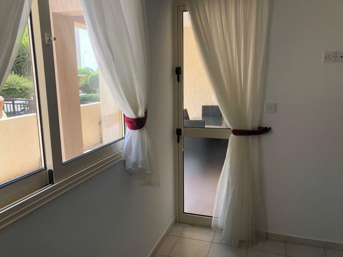 Royal Seacrest Apartment Paphos ภายนอก รูปภาพ