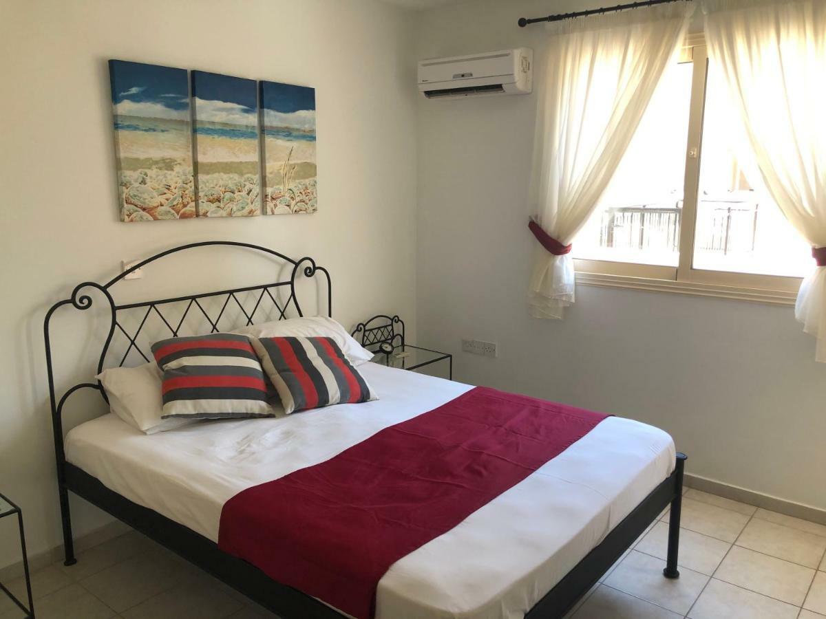 Royal Seacrest Apartment Paphos ภายนอก รูปภาพ