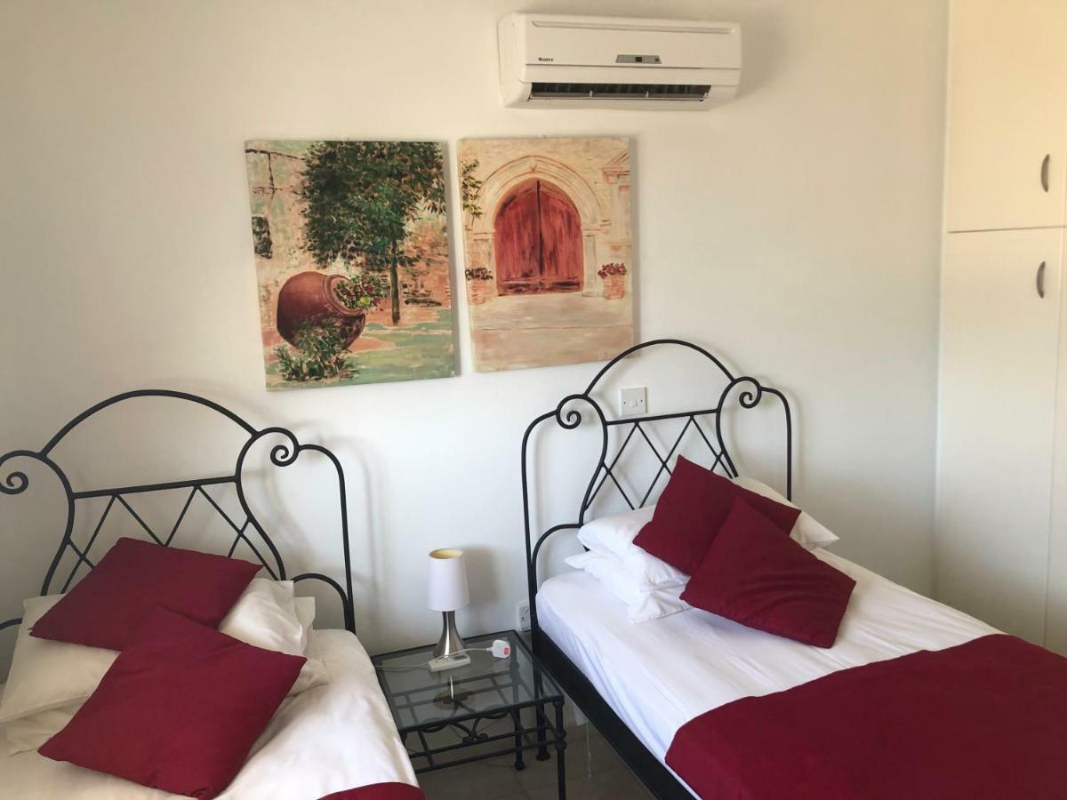 Royal Seacrest Apartment Paphos ภายนอก รูปภาพ