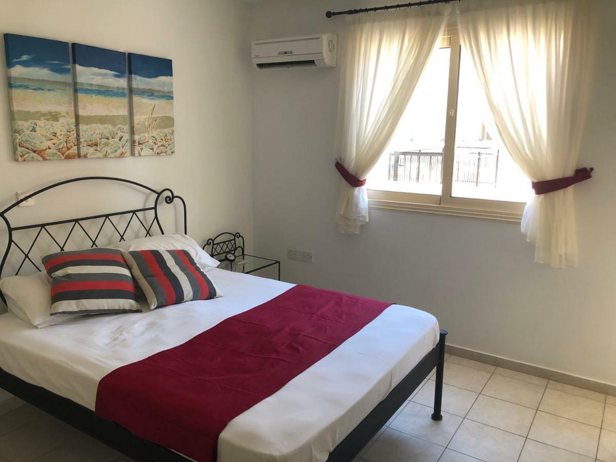 Royal Seacrest Apartment Paphos ภายนอก รูปภาพ